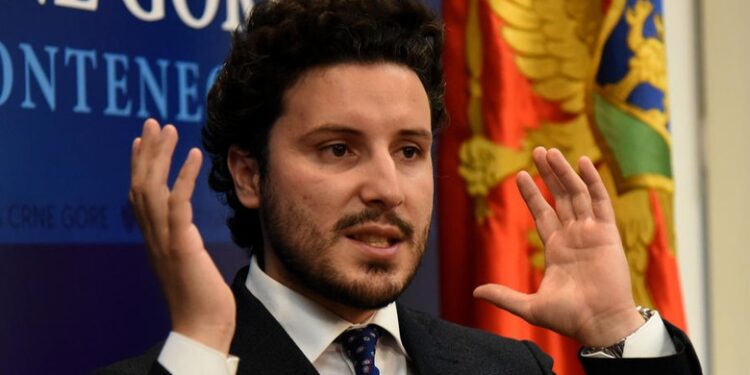 Firmosi marrëveshjen me Kishën Serbe, Kuvendi i Malit të Zi rrëzon qeverinë e Abazoviç