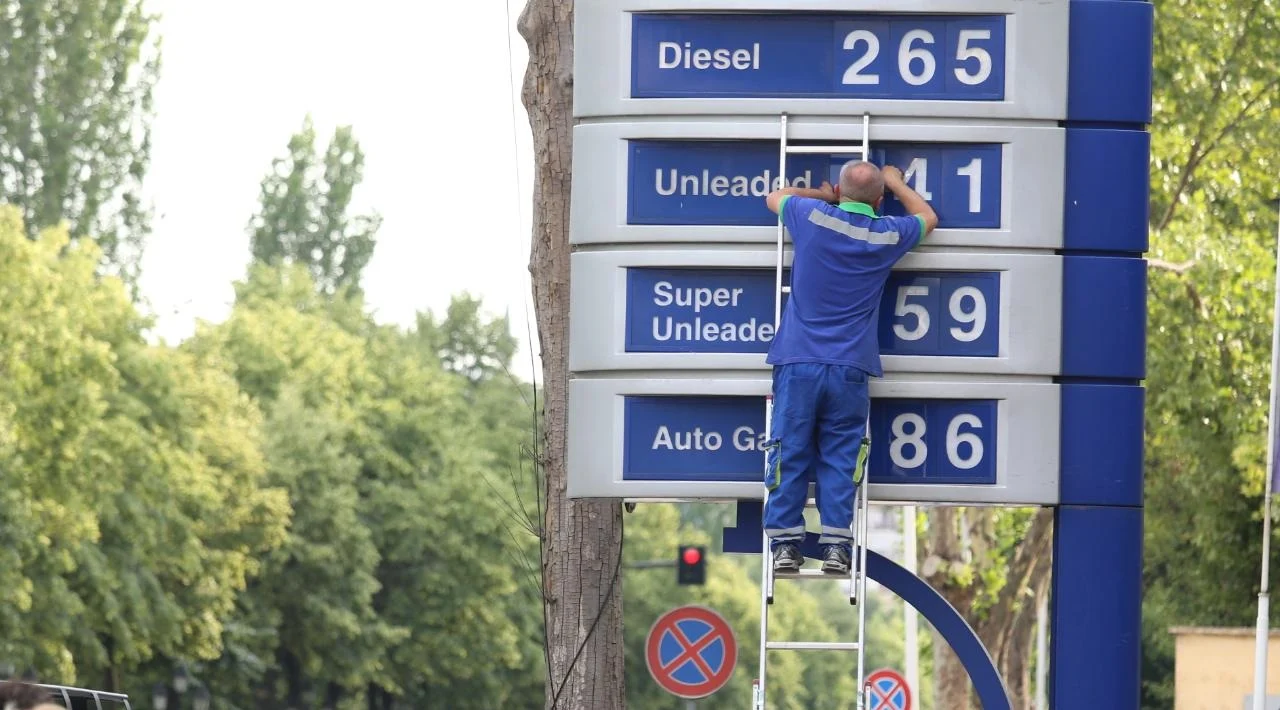 Bordi rrit me 9 lekë çmimin e naftës, do të shitet 248 lekë/litër! Ulet benzina