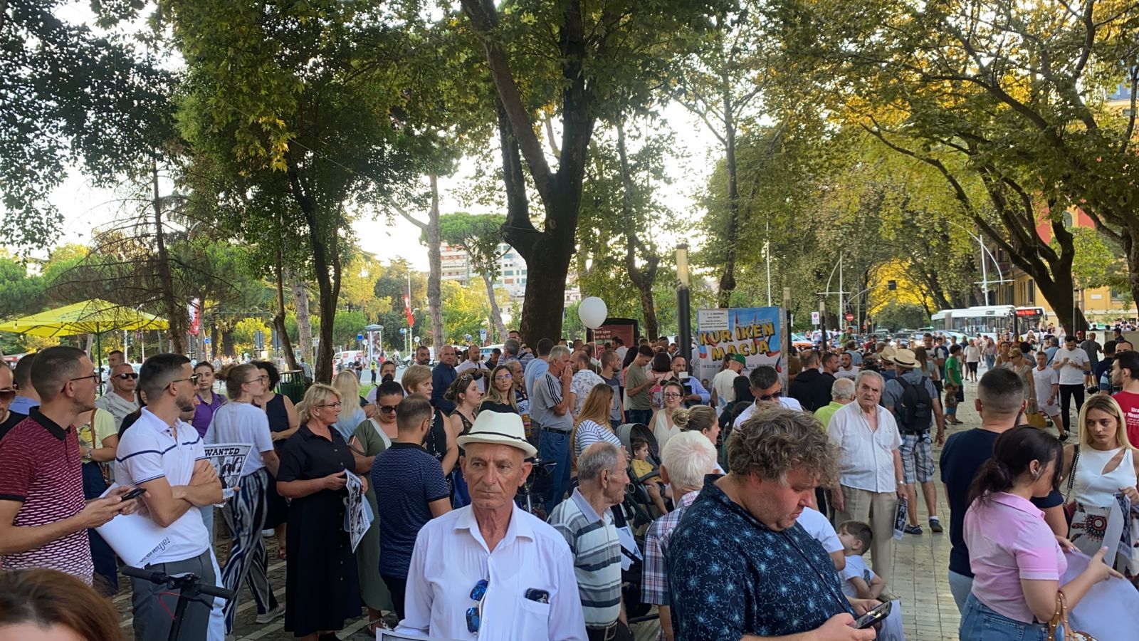 “Nuk e vrau varka, por shteti”/ Protesta për Jonadën zhvendoset para Kryeministrisë