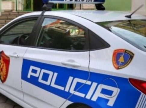 Elbasan/ Dyshohet se u përfshi në konfliktin ku mbeti i vrarë Madrit Ulqinaku, lihet në burg 18 vjeçari