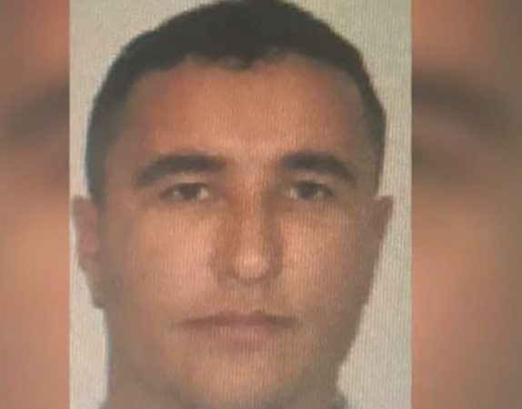 Dumani nxjerr emrin e Arben Lazes: Tek magazina e tij u fshehën makina e vrasësit e Emiljano Ramazanit