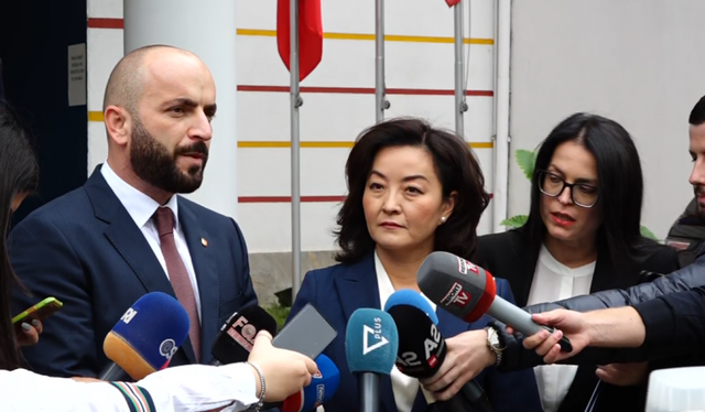 Deputeti i PD merr në mbrojtje Gledis Nanon: Ai është shembull frymëzimi