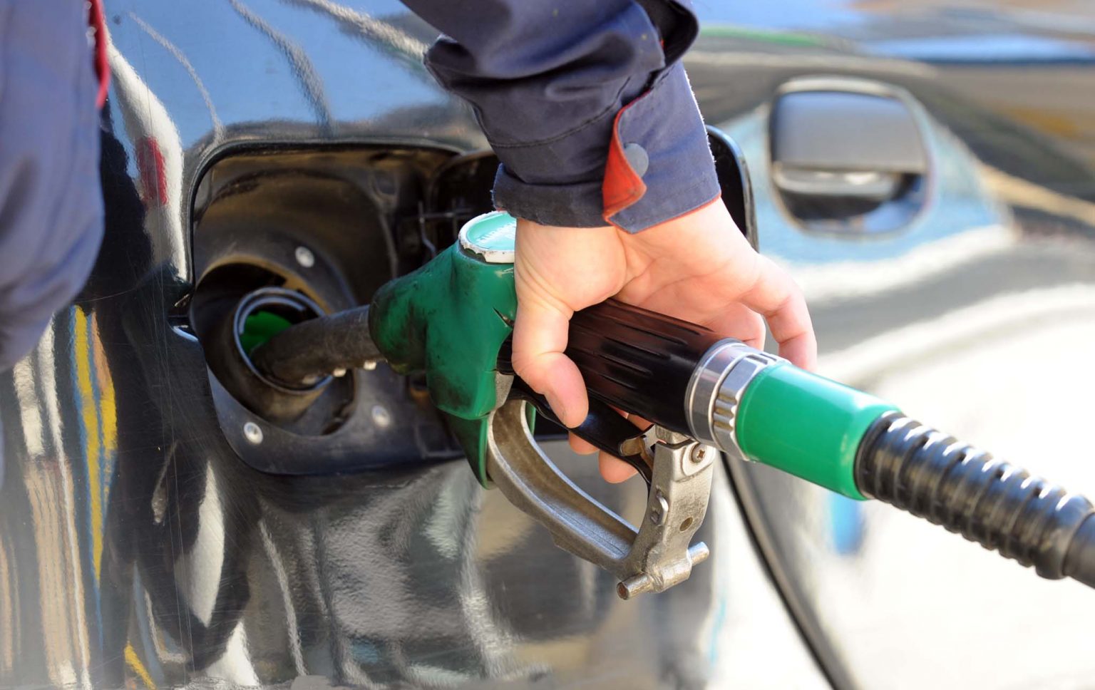 Ndryshon sërish çmimi i karburanteve në vend, ulet nafta, ja sa do të shiten benzina dhe gazi