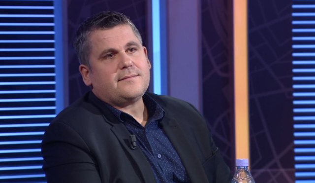 “Martesa ime ka qenë një malore”, aktori i humorit: Në shtëpinë time ligjin e bën gruaja