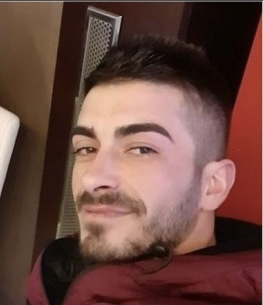 Prej 1 viti në Itali, askush s’e dinte udhëtimin surprizë, nuk e takoi dot familjen! U kthye për 2 dasma në fis