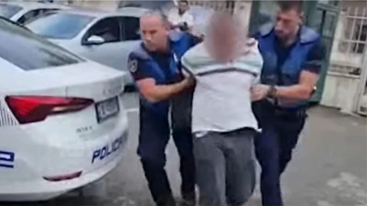 Plagosi inspektorin, lihet në burg Qani Muça, ngre akuza në gjykatë: Punonjësit më vodhën paratë në banesë, arma nuk ishte e imja