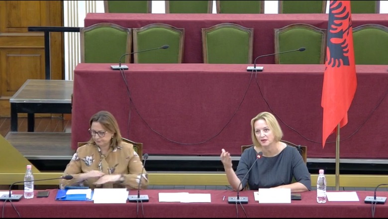 Nis me debate Komisioni i ‘Territoriales’, Denaj: E rëndë që karriget e opozitës janë bosh! Çupi: Duhet të ishte kryebashkiaku i Tiranës