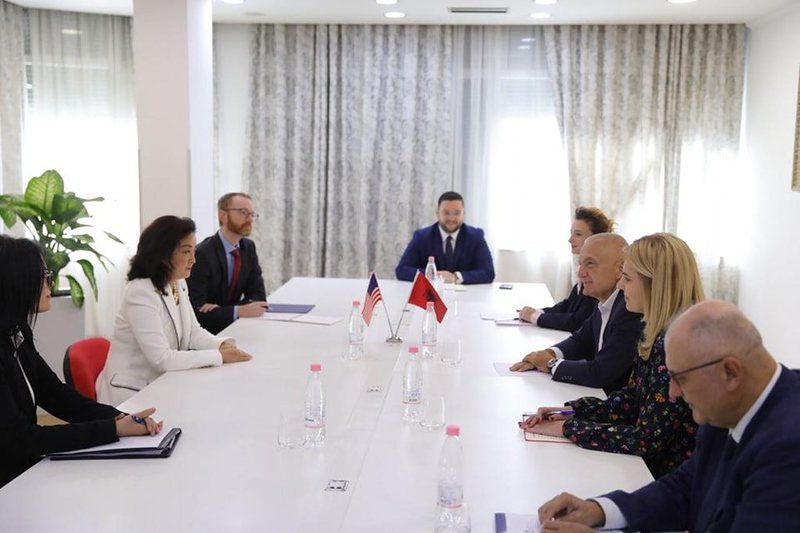 Ambasadorja amerikane në zyrën e Metës, ja si e komenton Sali Berisha