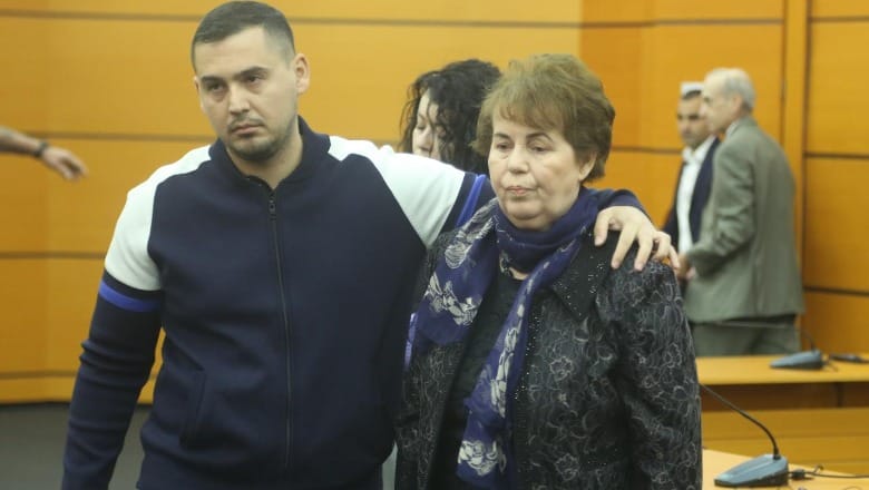 Shkarkohet gjyqtarja e fundit e Gërdecit, djali i hedh krahun në supe për ta ngushëlluar