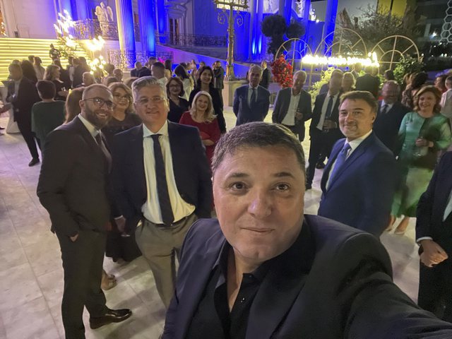 “Rrofsh Dash që na mblodhe”, deputeti bën bashkë deputetët demokratë në dasmën e vajzës së tij