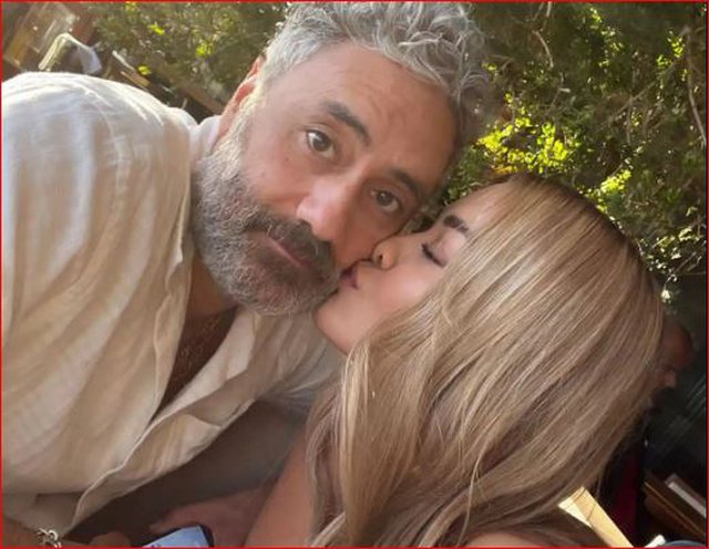 “Jam e dashuruar” / Rita Ora konfirmon martesën me regjisorin e njohur, planifikon së shpejti dasëm
