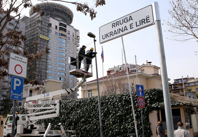 Ambasada ruse në Tiranë tërhiqet nga rruga “Ukraina e Lirë”, transferohet në Bathore