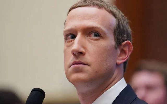 I përgjysmohet pasuria, Mark Zuckerberg humb bastin e