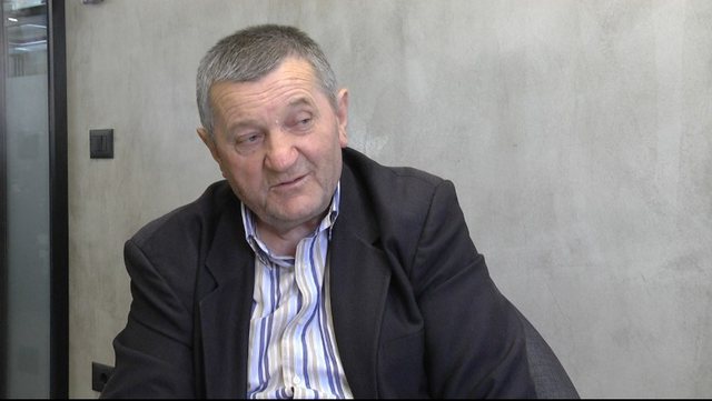 DENONCIMI: Ilir Meta më ka vjedhur 740 hektarë prona në Berat, i shfrytëzon për mermer. Ja pas kujt fshihet