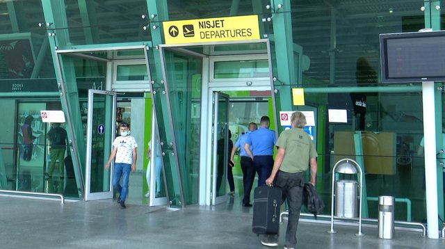 Cënohet siguria e Rinasit/ Skaneri ndezi dritën e kuqe për çantat me drogë, punonjësja e aeroportit nuk njoftoi policinë