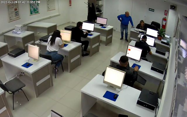 Patenta e marrë me mik? Nga 162 shoferë, vetëm 10 kalojnë në ripërsëritjen e testit