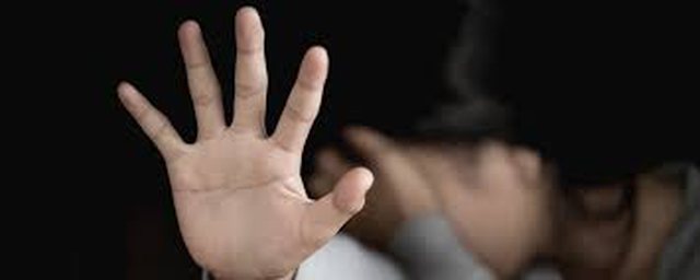 “Gjyshja më vinte të shihja porno”/ Adoleshenti denoncon: Jam abuzuar kur isha 6 vjeç nga kushëriri