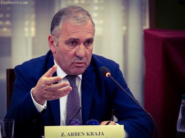 Arben Kraja spurdhjak i Ilir Metës? Si po i godet armiqtë e tij politikë, fle mbi dosjet e korrupsionit të Likes dhe Monikës që po i plas botoksi me para të pista