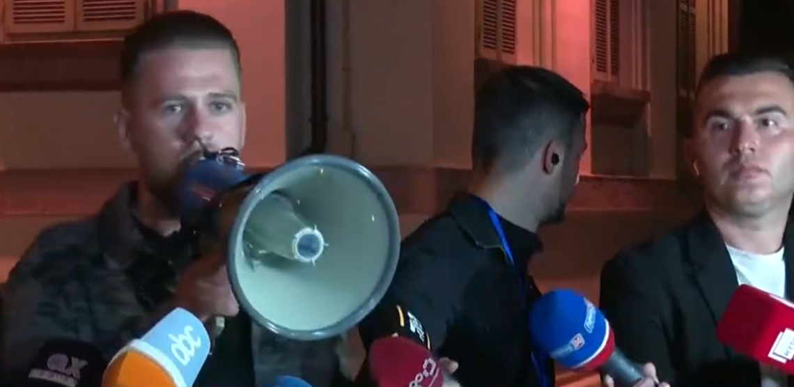 Vdekja e Lear Kurtit, protestojnë qytetarët në Tiranë: Kë thërret kur policia vret