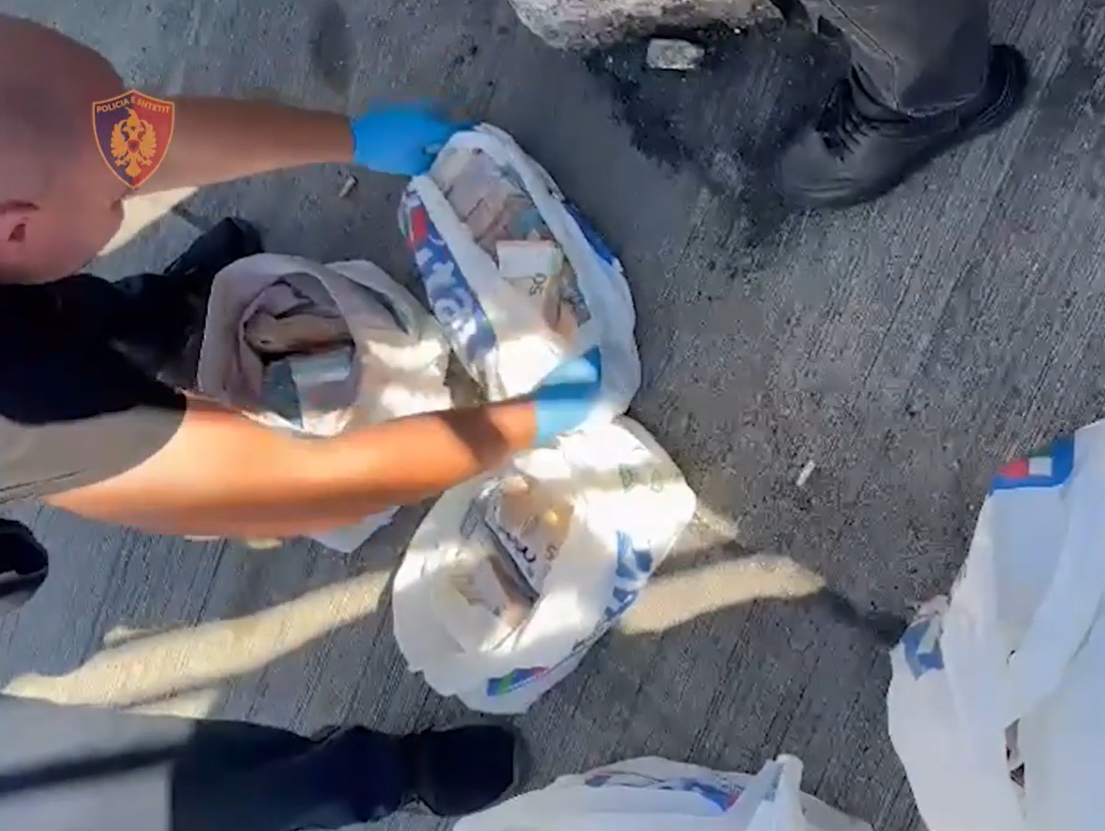 Goditet një rast i dytë në Portin e Durrësit, kapen mijëra euro në një tjetër autobus