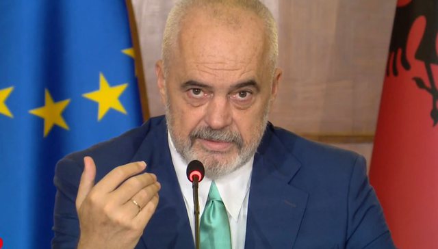 Edi Rama: Kullat po e transformojnë Tiranën nga një katund, në një metropol rajonal. S’ka oligark që më kap mua, vetëm Zotin “dëgjoj”