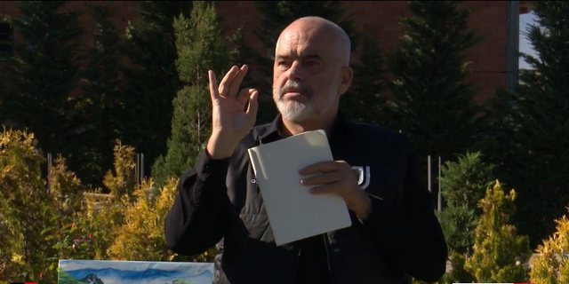 “Po s’bërtiti ai, s’e kap kamera”, Rama batuta në Dibër: Më thonë pse bërtet Erion Braçe