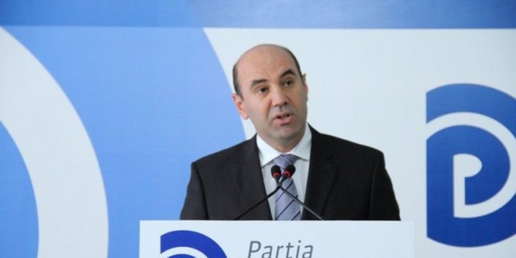 Alfred Rushaj heq dorë nga mandati i deputetit në Partinë Demokratike