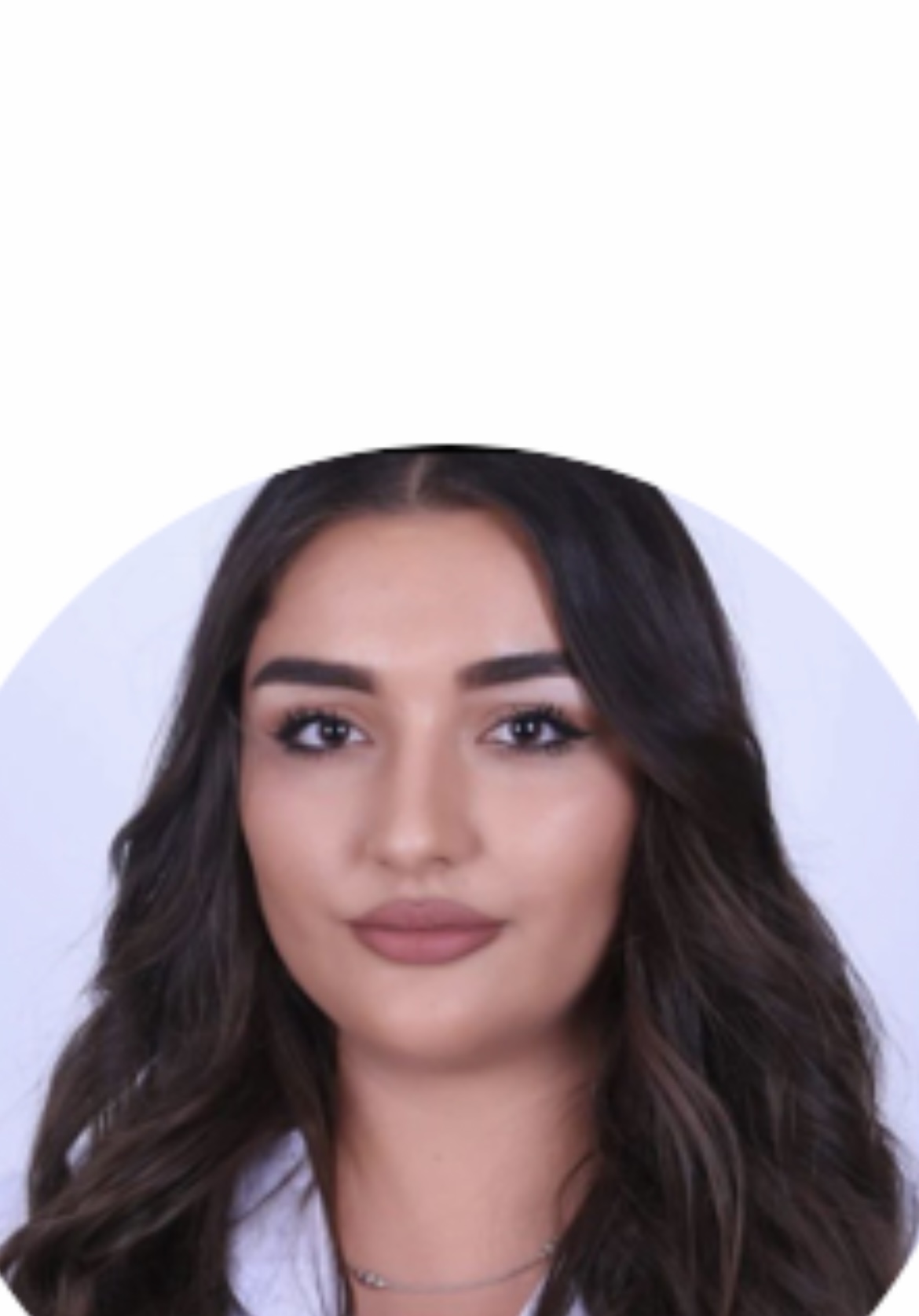 Kjo është infermierja Aurona Pelaj që dhunoi me shpulla të moshuarën në qendrën e Pejës