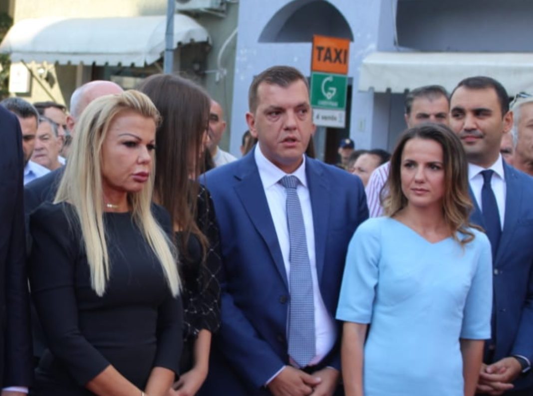 Rudina rikthehet tek Berisha pasi Rama nuk ia shpëtoi dot mamin Fatmira Hajdari nga shkarkimi për 1 milionë USD pasuri, thotë se do rrëzojë Ramën