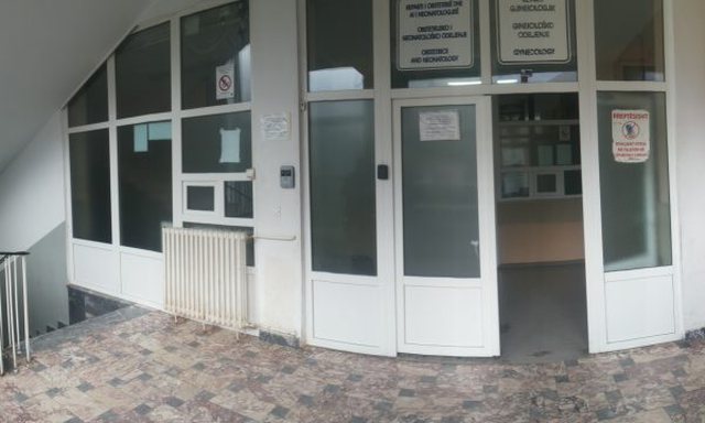 Skandali me fetusin e pajetë në lavatriçe, Spitali i Pejës tenton të justifikohet: Nuk e fshehëm rastin, mediat s’na pyetën