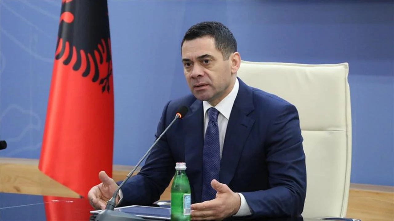 “Hotele me 5 yje në Francë e Gjermani”/ Publikohen të tjera dokumente ku Zoto paguan për Ahmetajn, Gazetari: Përse hesht Meta, Kryemadhi e Basha?
