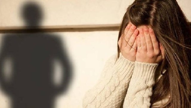 “Më përdhunoi”, pas kallëzimit të së miturës, Policia e Tropojës arreston të riun nga Durrësi