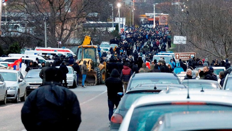 Në veri të Kosovës s’ndalen tensionet, sulm me bombë në patrullën e EULEX-it! Vuçiç: Serbia nuk do dorëzohet! Kurti: Po punojmë me KFOR-in, do mbrohemi me forcë