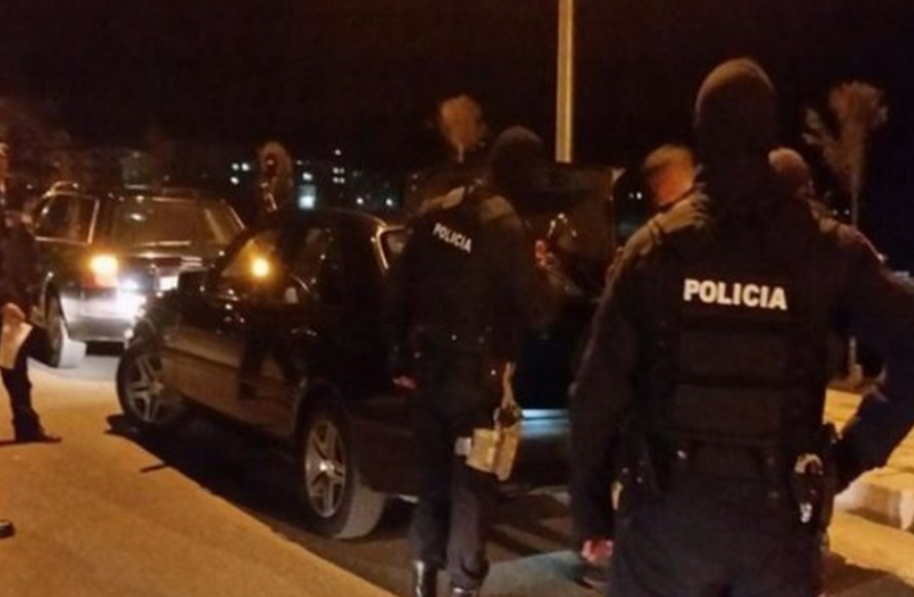 “Blindohet” Elbasani, Policia dhe FNSH “zbarkojnë” në lagjet e qytetit