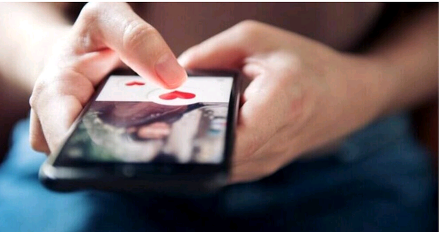 Ishte “vajzë” në Messenger, 41-vjeçari shqiptar i zhvat 18 mijë euro italianit