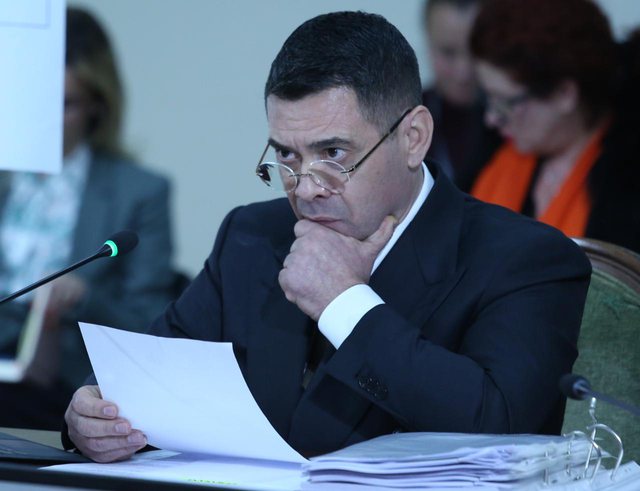 Qesharake/ Ahmetaj thotë se i ka vënë gjobë Zoto, ja si mashtron për faturat e hoteleve