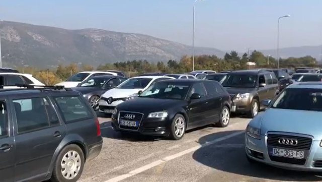 Festat e fundvitit, fluks i madh në Morinë, 10 mijë persona hynë në Shqipëri gjatë 24 orëve