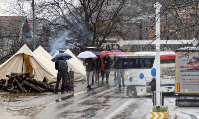 Veriu i Kosovës ende i bllokuar, ​​mbyllen shkollat, nuk lejohet as kalimi në këmbë