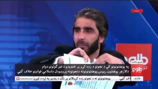 Pedagogu afgan i gris diplomat e tij live në TV: Nëse motra ime nuk arsimohet…