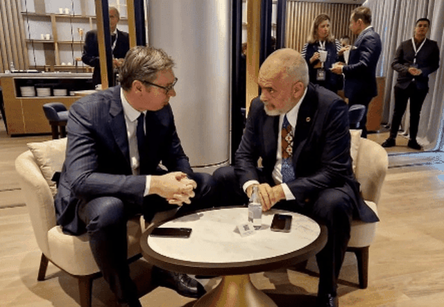 Vuçiç poston foton: Fola me mikun tim Edi Rama për “Open Balkan” dhe çështjet tona të përbashkëta