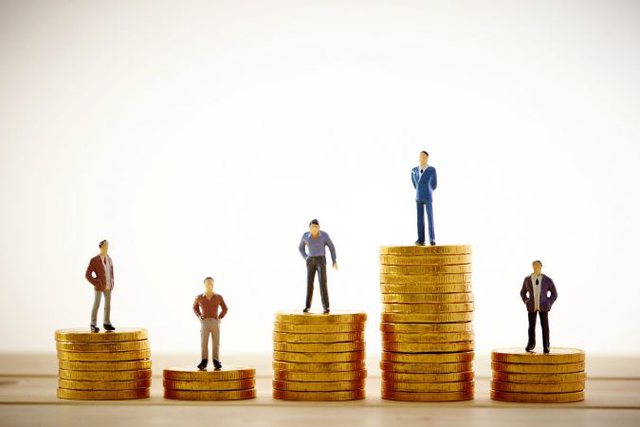 Profesionet që pritet të kërkohen dhe paguhen më shumë në 2023; sektorët që do të kenë rritjen më të lartë të pagave