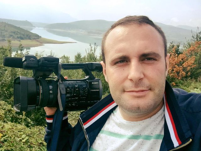 Dhunohet gazetari Elvis Hila dhe bashkëshortja e tij, policia shpall në kërkim dy persona