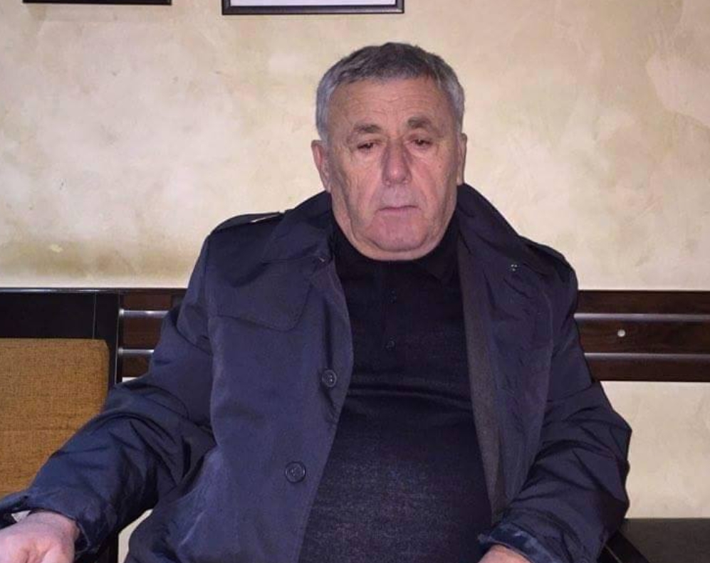Oficerët e Tiranës shkojnë në shtëpinë e Aleks Nikës, xhaxhai i tij mban audiopërgjimin e Gardës për vrasjet e 21 Janarit