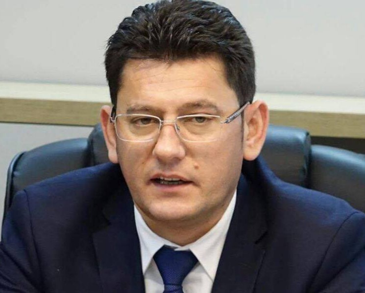 Vodhi naftën / Astrit Hado shpartallon ISSH-në, si e dështoi reformën në pensione, abuzim edhe me riparimin e makinave
