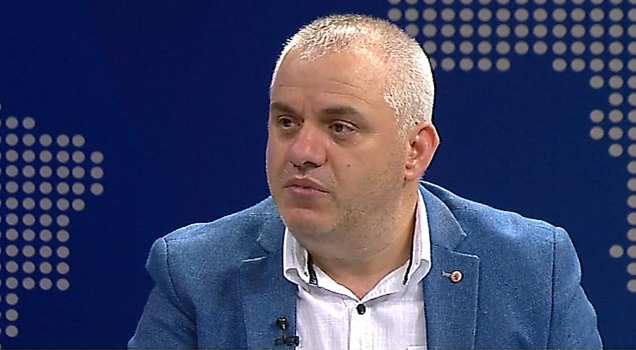 Vijon ‘fshesa’ /  Pronarët e rinj largojnë gazetarin Artan Hoxha nga ABC NEWS, kërcënohet pas publikimit të përgjimit për vrasjet e 21 Janarit