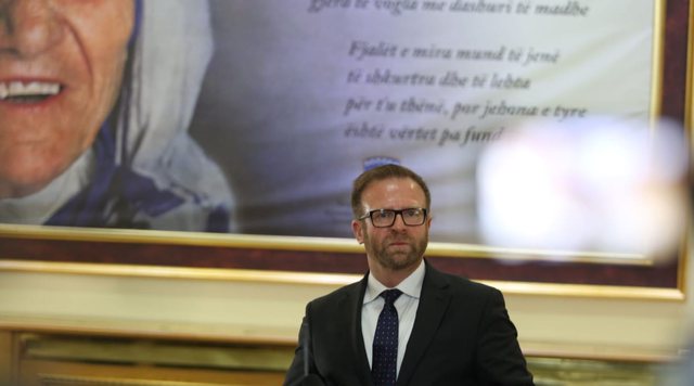 VIDEO SKANDALI: Deputeti i VV Haki Abazi akuzon njerëzit e Albin Kurtit për zhdukjen e mostrave të rastit ‘Dehari’