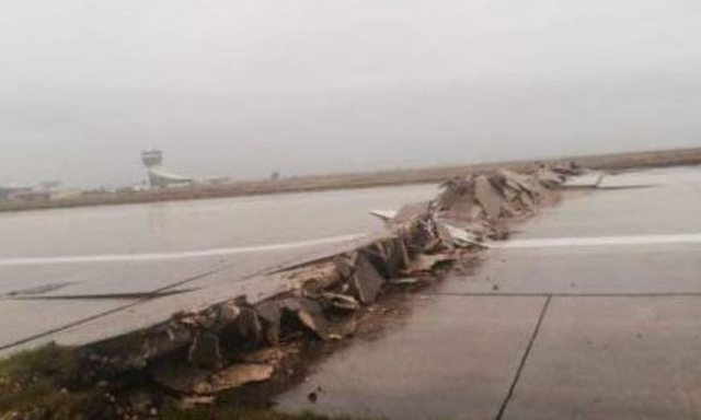 Tërmeti vdekjeprurës në Turqi, 18 pasgoditje të forta, ndahet në mes pista e aeroportit në Hatay