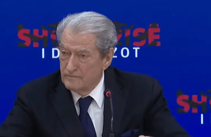 “Janë të fotografuar”- Berisha: McGonigal dhe ministrat orgji në klubet e Tiranës