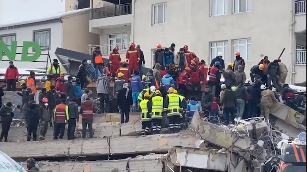 Në sfidë me rrënojat dhe motin e acartë, ekipi shqiptar shpëton një fëmijë 5-vjeç