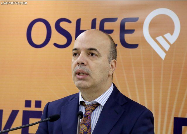 Rrahja në parking / Ardian Çela i OSHEE krijon bandën me ‘çuna problematikë’ për të mbrojtur postin dhe vijuar aferat, paracakton fituesin e tenderit të fundit 1.4 milionë USD 